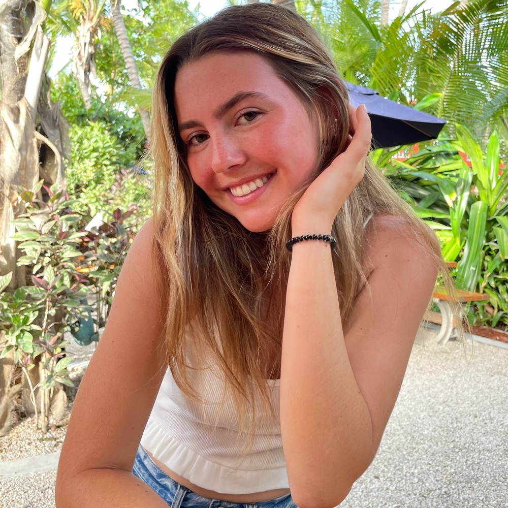 Meet your Posher, Olivia